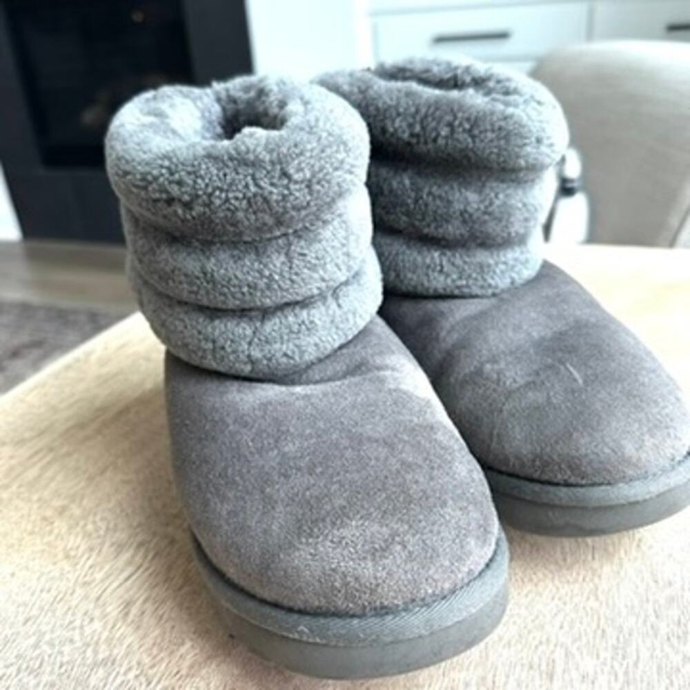 UGG Women's Classic Cozy Boot - Gray Shearling Suede Size 8‎ Loungewear Warm